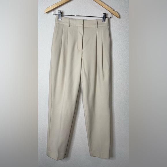 Aritzia Babaton Vogue Pant Cream
Size 00 - Picture 5 of 12